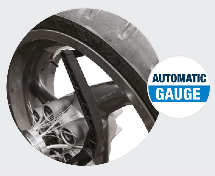The simple action of moving the automatic measuring arm to the rim of the wheel automatically detects and inputs the offset and diameter of the wheel. In addition, with the Auto Select function, the machine automatically recognizes whether you are balancing steel or alloy rims.