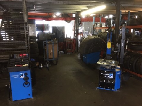 MEGASPIN 200-3S AND MEGAMOUNT 503 RACING INSTALLED AT ELITE TYRE DIRECT IN RAINHAM.