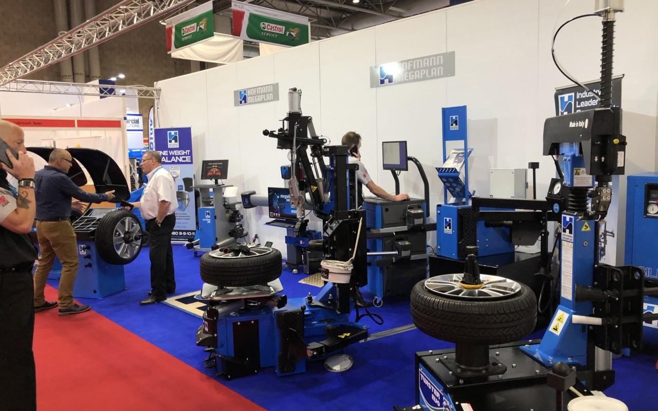 Full shot of the hofmann Megaplan Automechanika 2018 stand