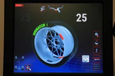 HubMatch measures not only the imbalance but also the high point of the wheel (known as 2st harmonics) and displays it on screen, enabling the wheel to be positioned on the vehicle in the optimum position to eliminate vibration not normally resolved by simply balancing.